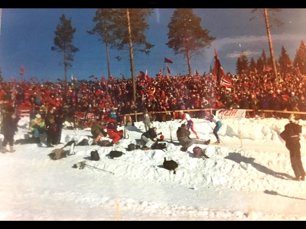Kibice na stoku olimpijskim w 1994 roku fot. domena publiczna