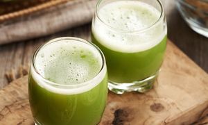 Zapomnij o drogich suplementach. Wystarczy szklanka dziennie, a jelita będą chodzić jak w zegarku