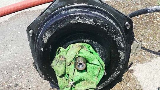 Nawet ręcznik trafił do kanalizacji 