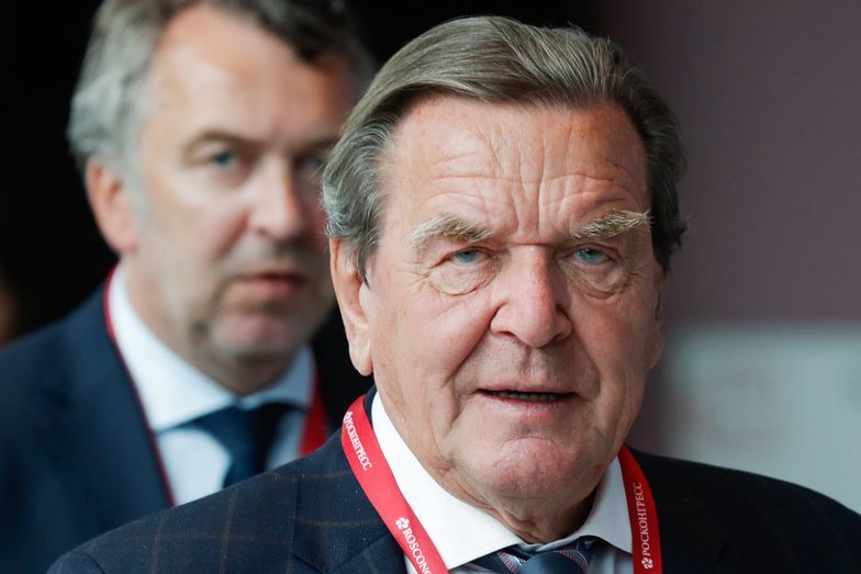Większość Niemców za odebraniem Schröderowi kanclerskiej emerytury za jego związki z Rosją