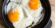 Przez lata żyliśmy w błędzie. Najlepszy tłuszcz do smażenia jajek to wcale nie masło