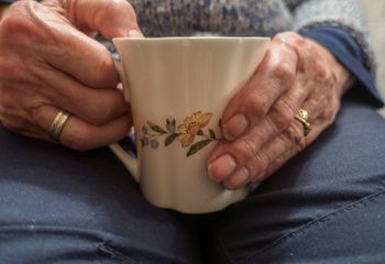 Napój z "niebieskich stref" sekretem długowieczności? Polacy go kochają