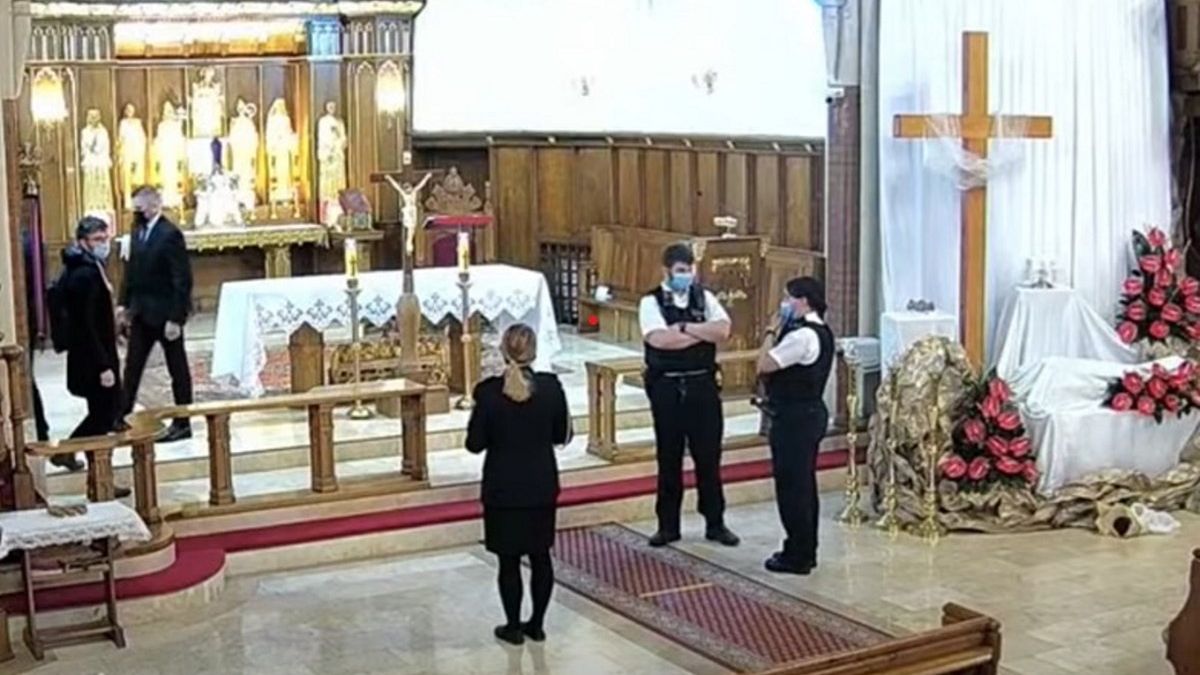 Policjanci przepraszają za przerwanie nabożeństwa w polskim kościele