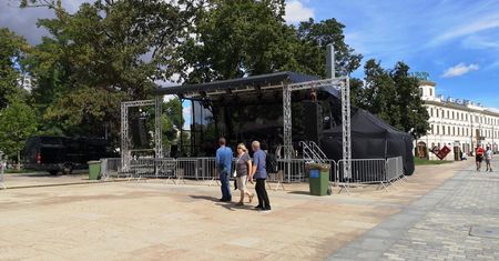 Na Placu Litewskim stanęła scena. Wieczorem będzie tu koncert