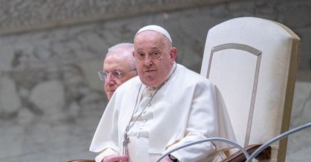 Papież Franciszek w szpitalu. Rozpoczął leczenie