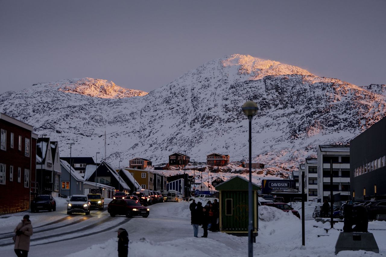 Grenlandczycy mają dość. Wywieszają kartki na drzwiach