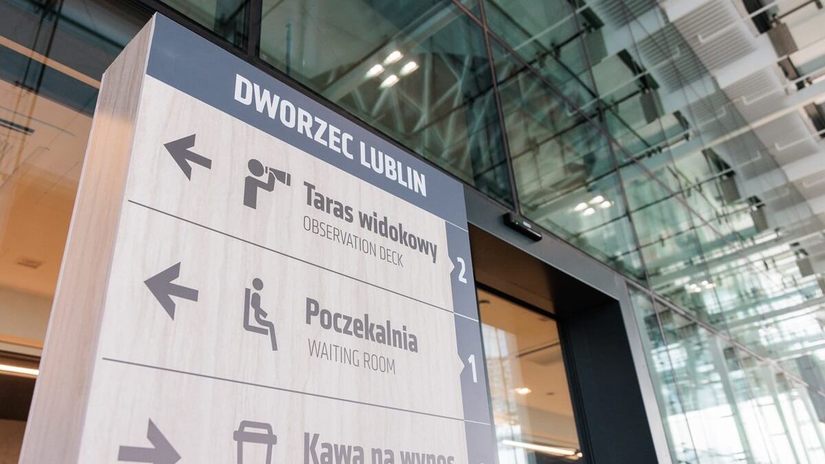 tablica informacyjna dworca lublin