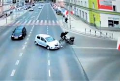 Groźne zderzenie osobówki z motocyklem. Nagranie z Zielonej Góry
