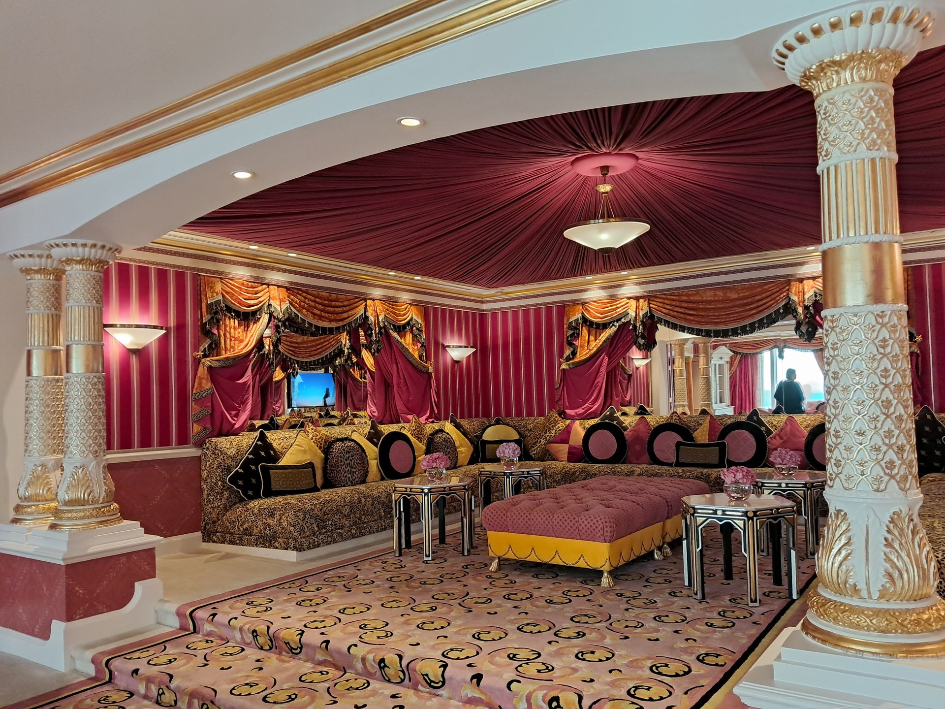 Ten apartament gościł wiele gwiazd. Doba kosztuje około 25000 zł