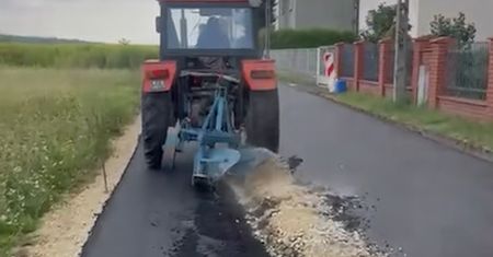 Rolnik zaorał drogę. ZDM odpowiada: "Pieniądze czekają w depozycie"