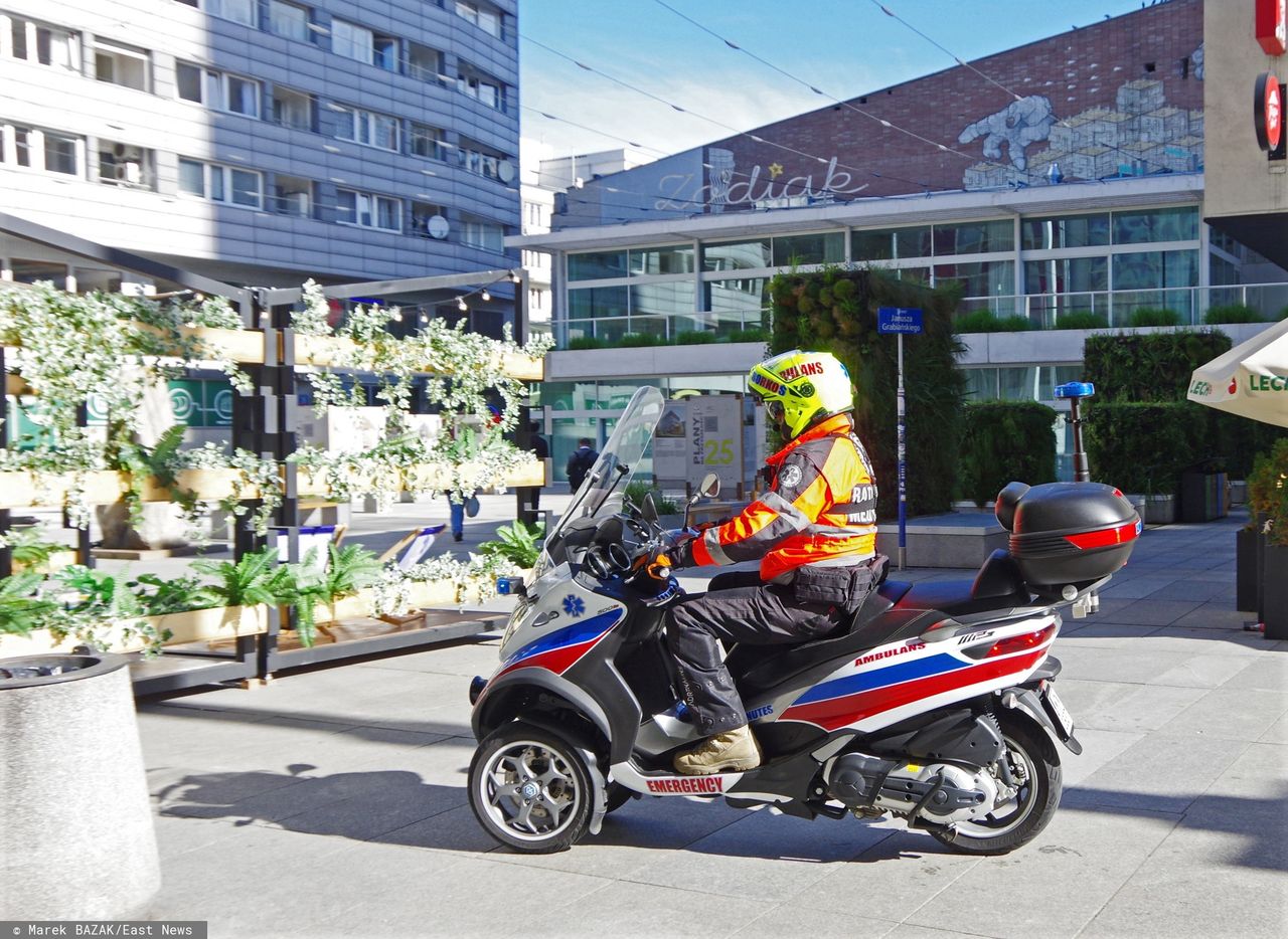 Warszawa. Ratownik na motoambulansie, zdjęcie ilustracyjne