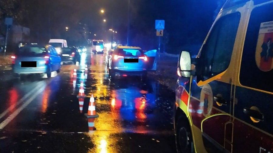 Karetka potrąciła kobietę na przejściu dla pieszych