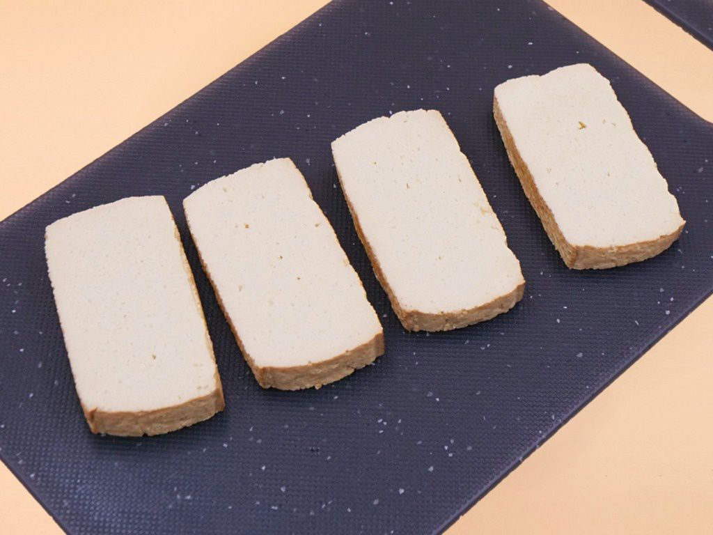 Tosty z tofu i sosem musztardowym z fasolą w pomidorach przepis