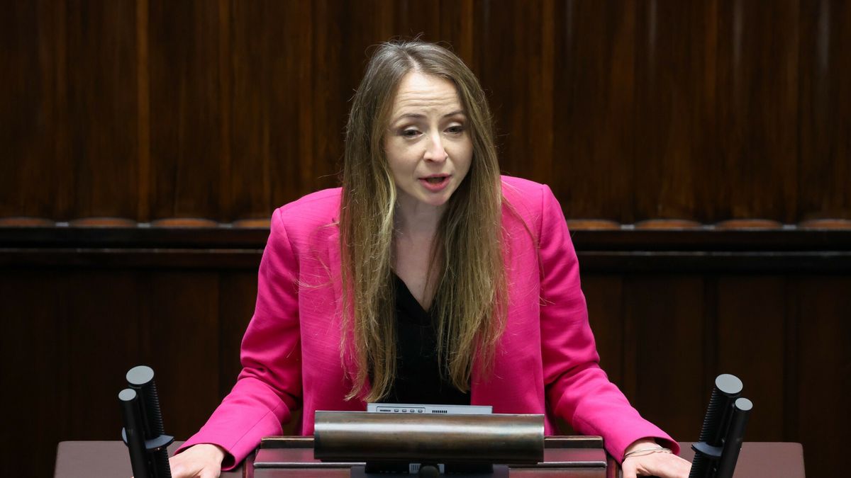 Ministra rodziny, pracy i polityki społecznej Agnieszka Dziemianowicz-Bąk