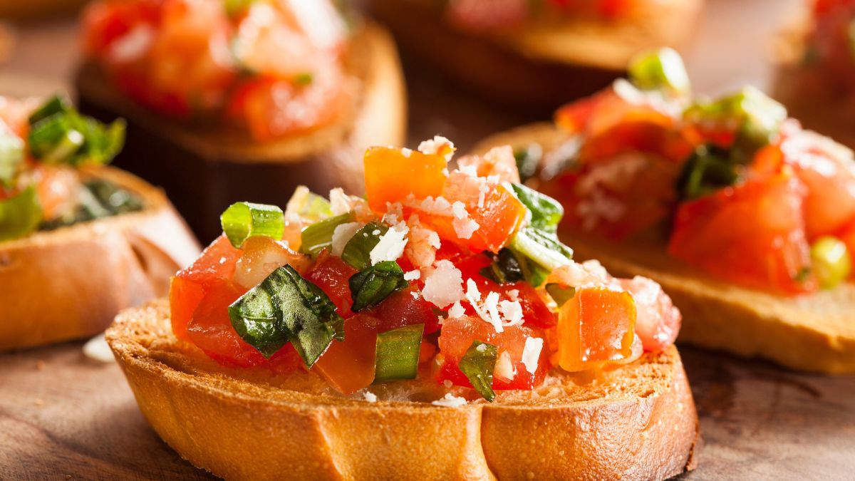 Bruschetta z pomidorami to świetny pomysł na śniadanie