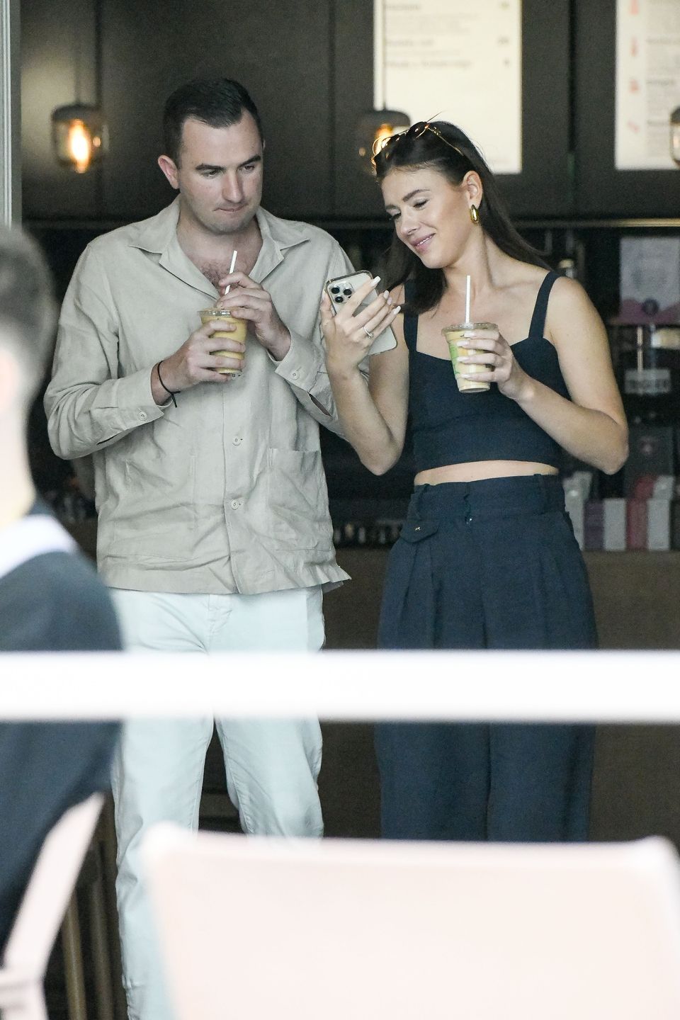 Klaudia Halejcio z partnerem
