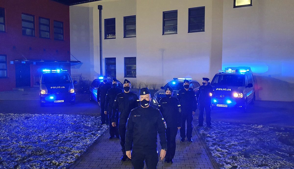 Policjanci z Wieliczki wymyślili challenge, by pomóc kobiecie pokrzywdzonej w wypadku (wieliczkacity.pl)