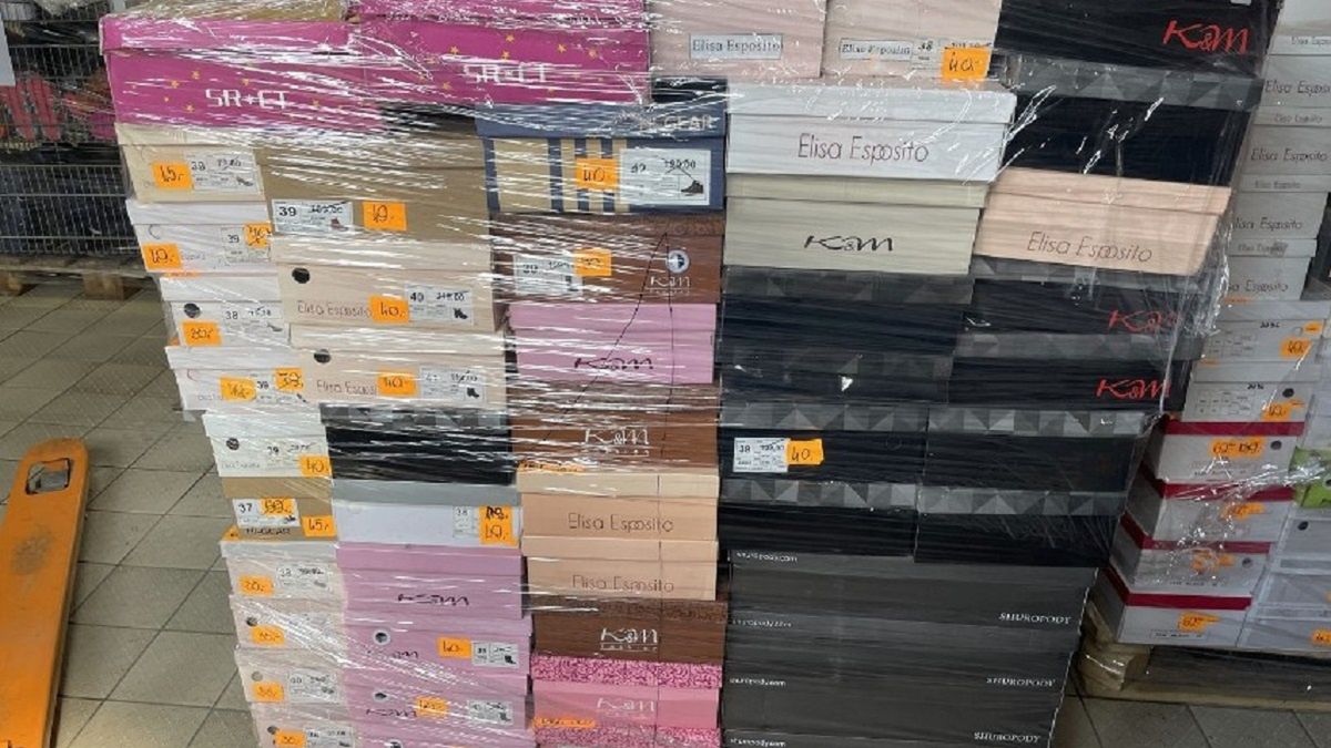 Pod wirtualny młotek idzie kilkaset par butów