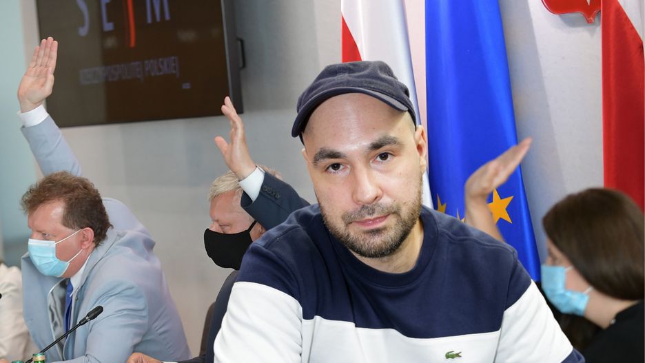 Jakub Żulczyk w bezpardonowy sposób skomentował forsowanie "lex TVN" przez PiS
