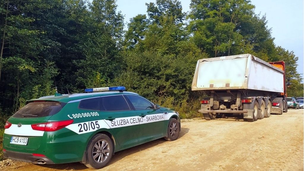 W wywrotce znajdowało się 45 tys. paczek przemycanych papierosów