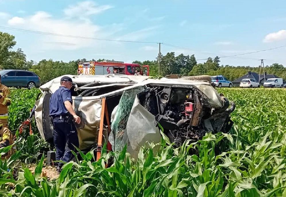 Auto w strzępach. Nie żyje 4-latek