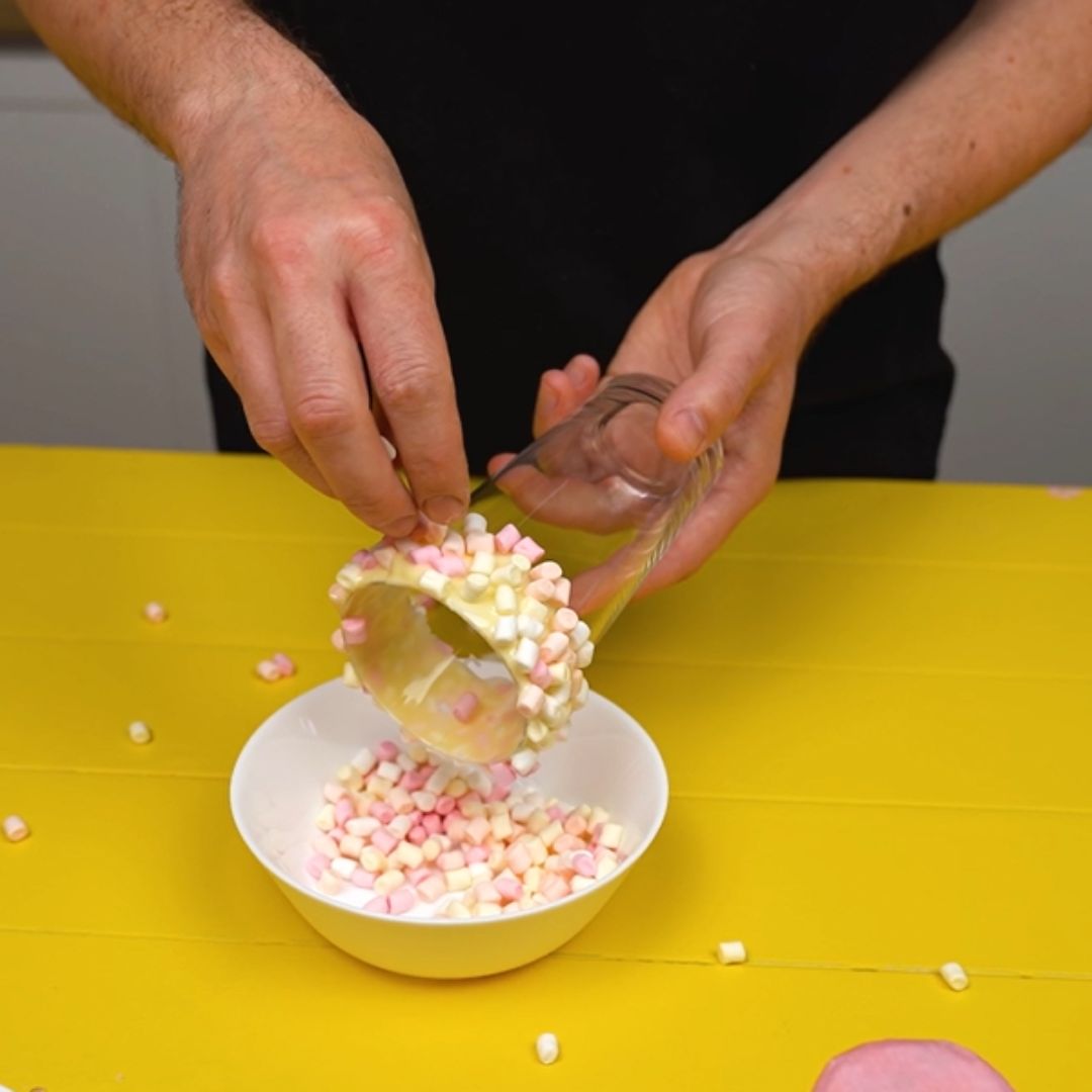 W pierwszej kolejności ozdabiam szklanki na 3 różne sposoby