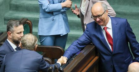 "Tu bym się zastanawiał". Kolejny pomysł w koalicji na zmianę 800 plus