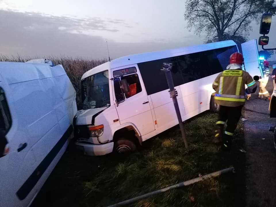 Namysłów. Zderzenie autobusu i busa. 6 osób rannych