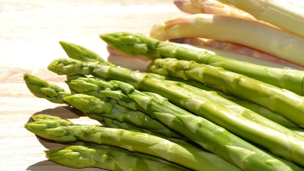 Szparagi według Gordona Ramsaya. Efekt dorównuje restauracji z gwiazdką Michelin