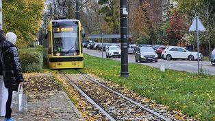 Toruń: Motorniczowie biją na alarm. "Czarna szyna" na torach
