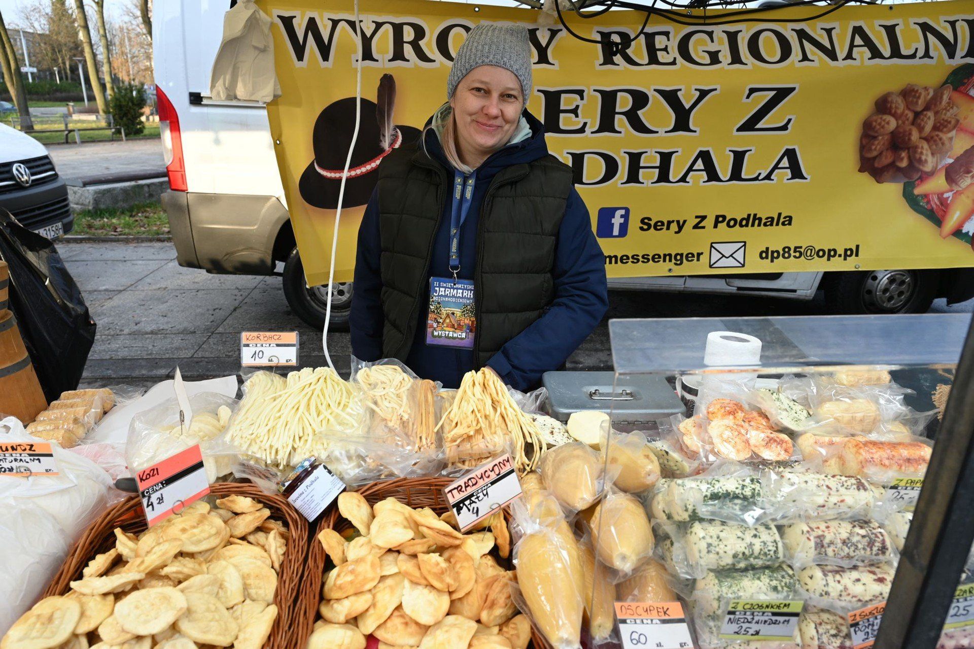 Serek z grilla z boczkiem - 8 złotych.