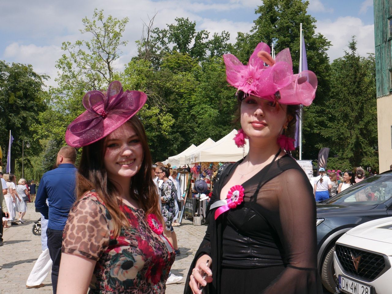Ladies Day na Partynicach. Gonitwy, husaria, hobby horse i elegancja w stylu wielkich torów wyścigowych