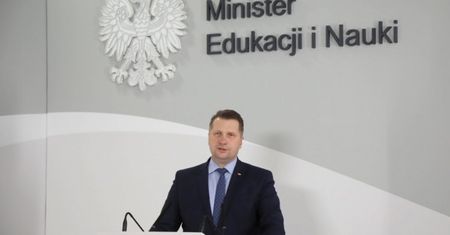 Będą uczyć seksu przy pomocy encyklik papieskich? Słowa ministra zaskakują