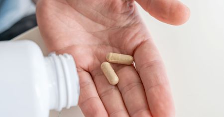 Bierzesz probiotyk codziennie? Możesz zyskać znacznie więcej niż zdrowe jelita