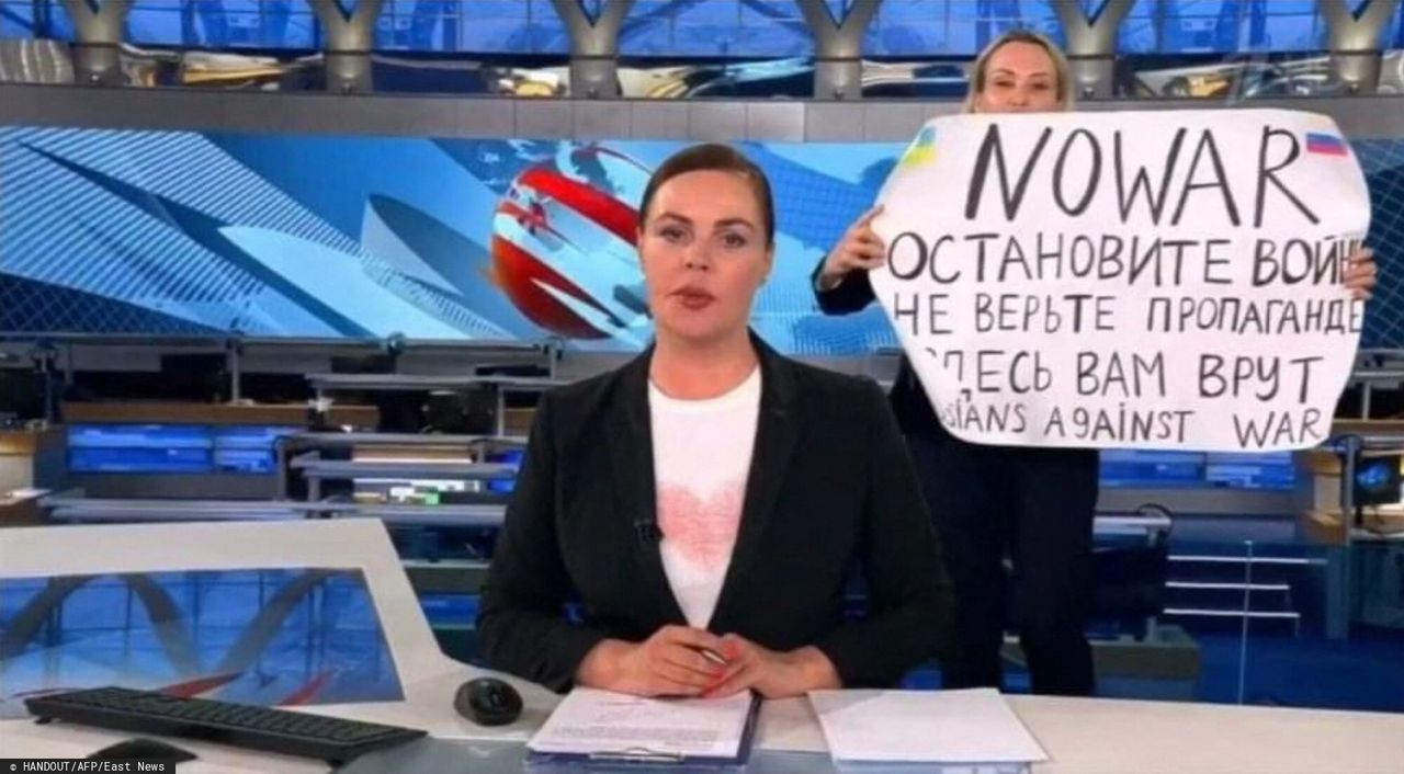 Rosyjska dziennikarka zaprotestowała na wizji. "Nieprawdopodobne bohaterstwo i desperacja"