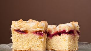 Ciasto drożdżowe z owocami i kruszonką. To smak dzieciństwa