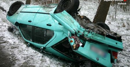 Śląskie. Blisko tragedii. Dachowanie w Truskolasach.