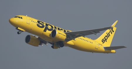 Linie lotnicze patrzą na ubiór pasażerów. Jest instrukcja