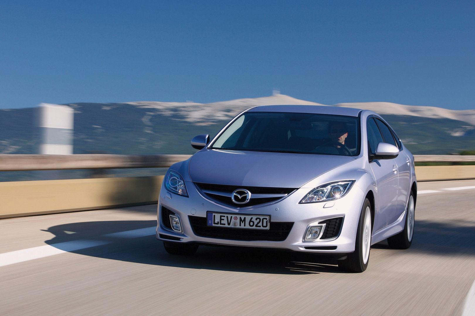 Mazda 6 nie przeszła większych zmian w związku z wprowadzeniem normy Euro 5, a jej silniki benzynowe są z jednym wyjątkiem bardzo dobre.
