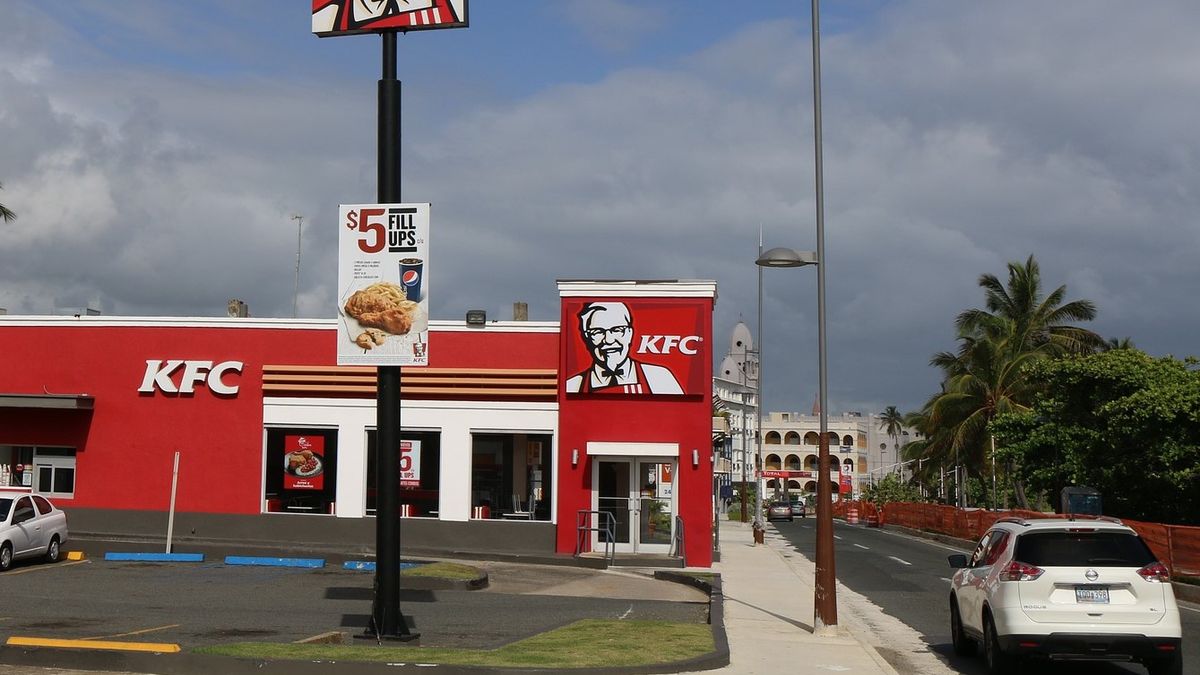 Sąd w Szanghaju skazał pięciu studentów za wykorzystanie błędu technologicznego aplikacji KFC.