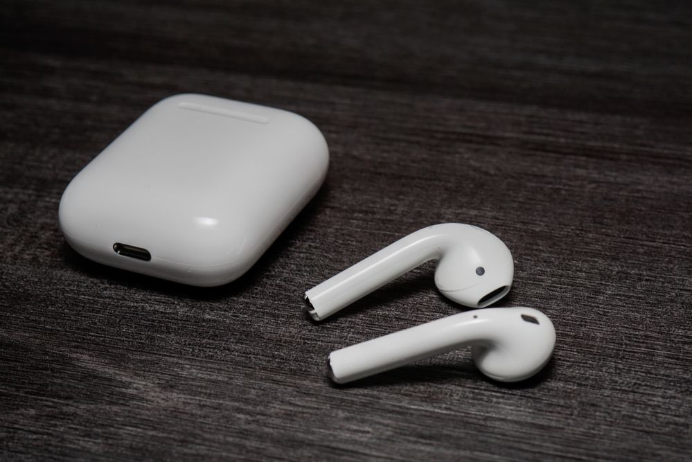 Apple Airpods hitem. W 2019 r. klienci oszaleli na punkcie bezprzewodowych "pchełek"