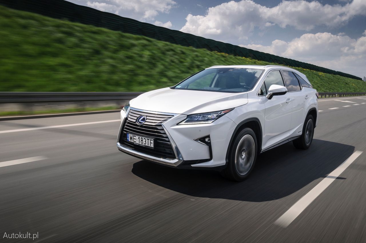 Rozkład emisji spalin hybrydy w trasie, czyli dlaczego Lexus RX450hL ma sens