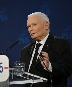 Wpadka Kaczyńskiego, salwa śmiechu na sali. Sam Kaczyński skomentował
