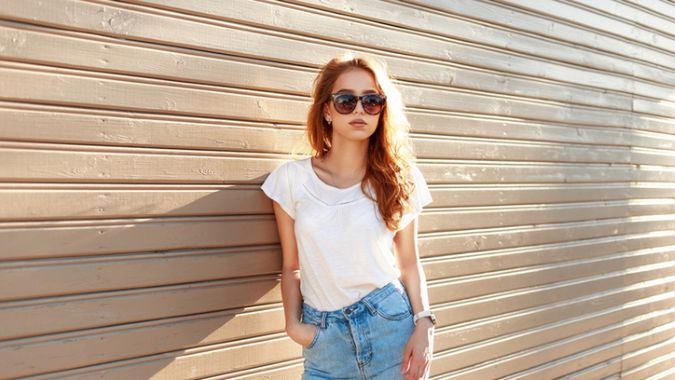 Klasyczne, nieśmiertelne ubrania stanowią podstawę wielu stylizacji