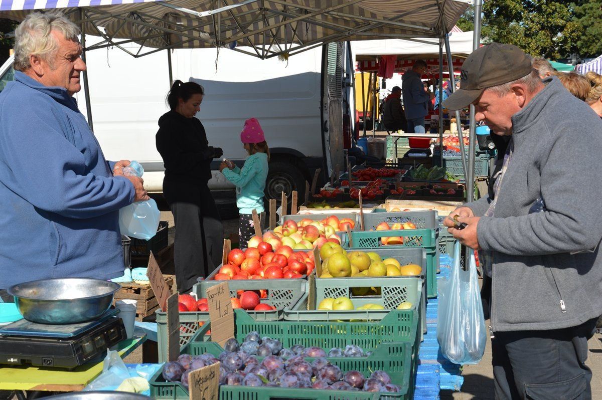 Na straganach można próbować jak smakują owoce