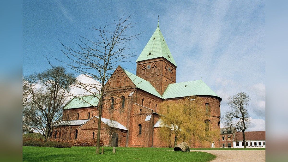 Kościół Sankt Bendts w Ringsted, gdzie pochowano Richezę. Fotografia z 2006 roku.
