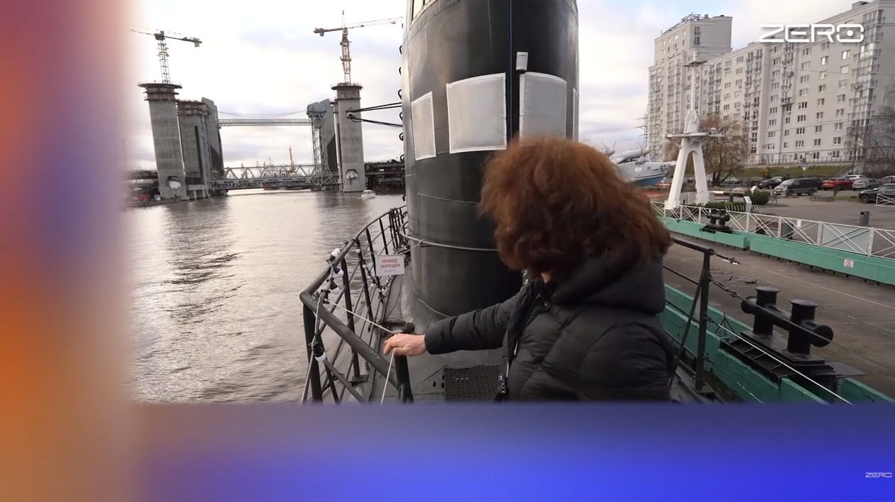 Reklamy z blurem w reportażu Marii Wiernikowskiej w Kanale Zero