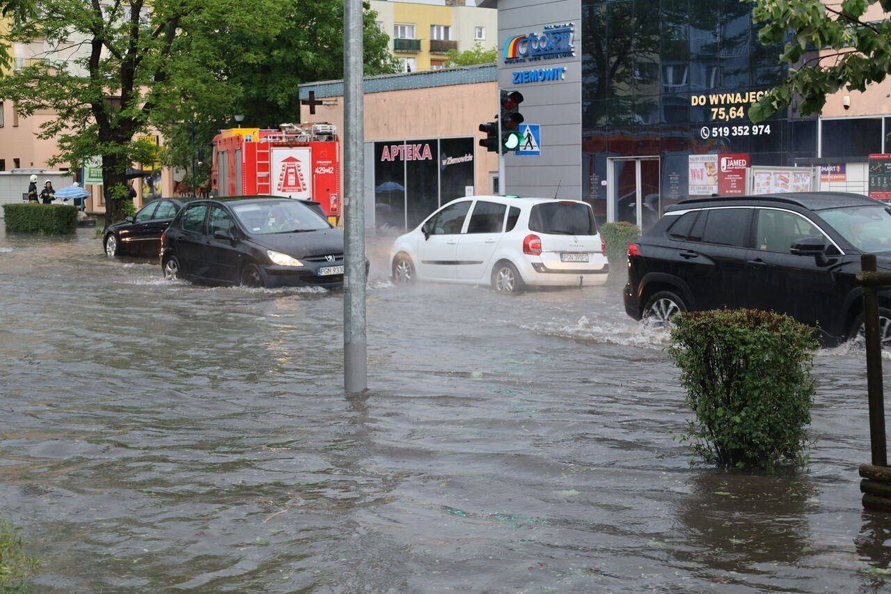 Minął rok od nawałnicy w Gnieźnie. Przypominamy obrazy po katastrofie