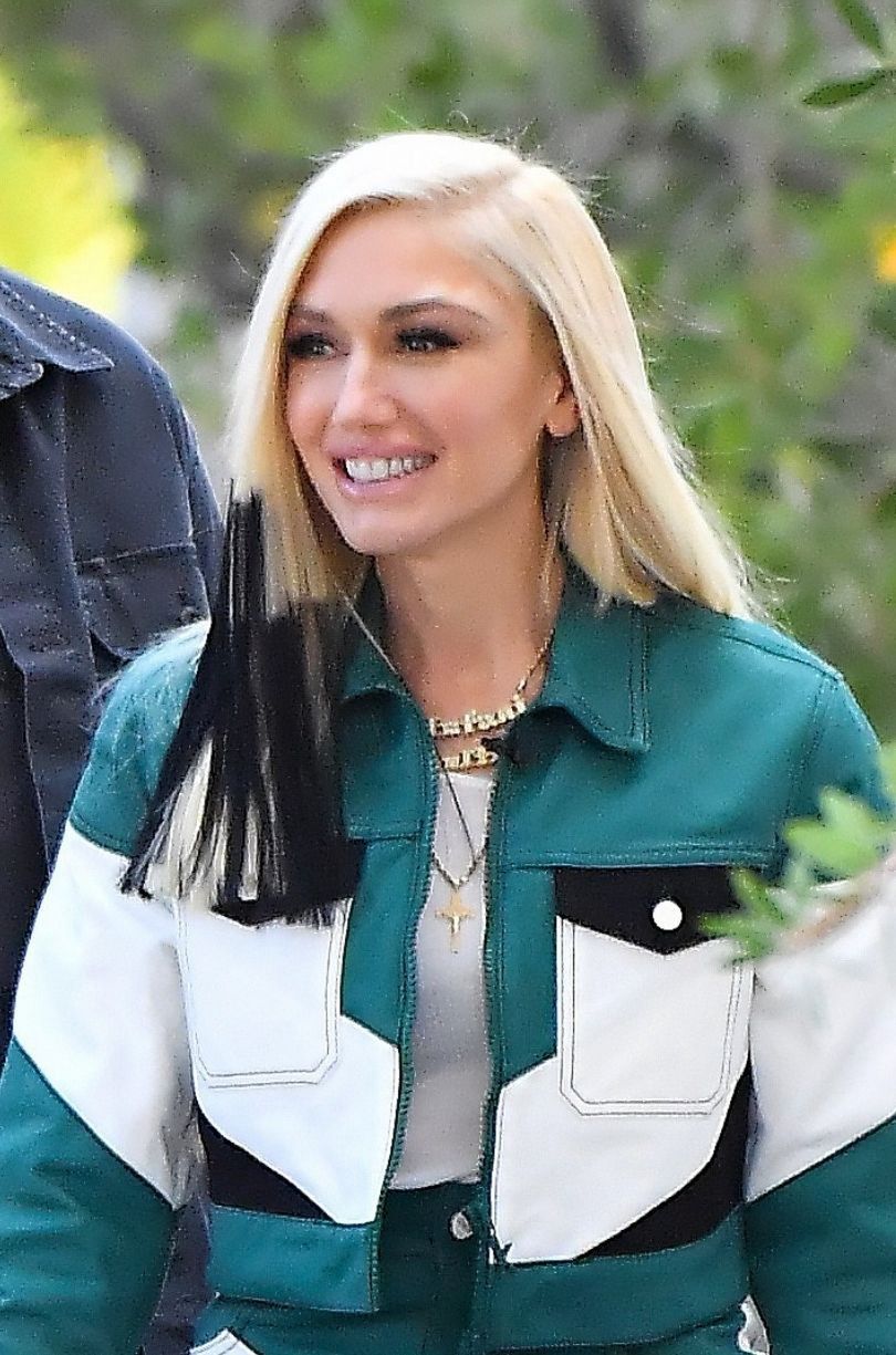 Gwen Stefani prezentuje zgrabne nogi podczas spaceru z Blakiem Sheltonem