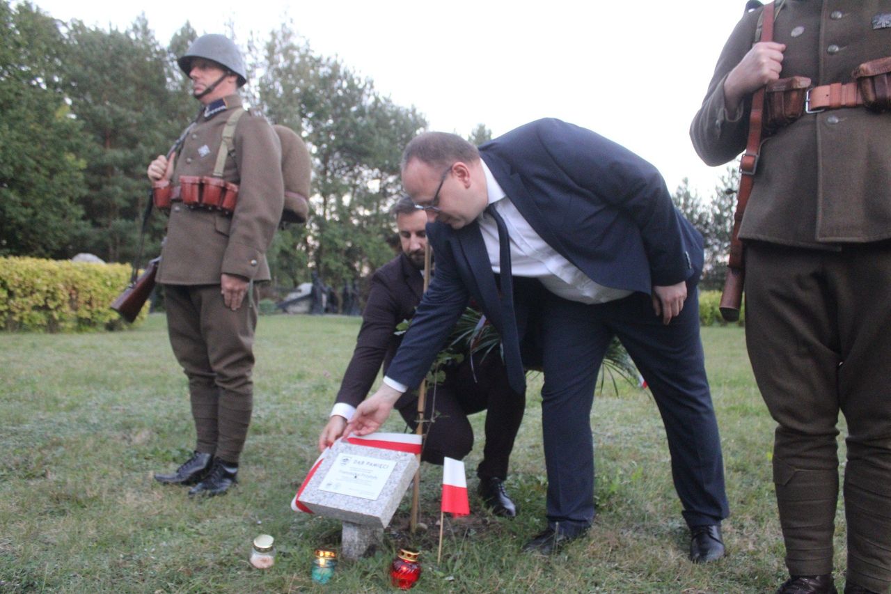 Bełchatów: Uczczono pamięć policjantów zamordowanych w Katyniu
